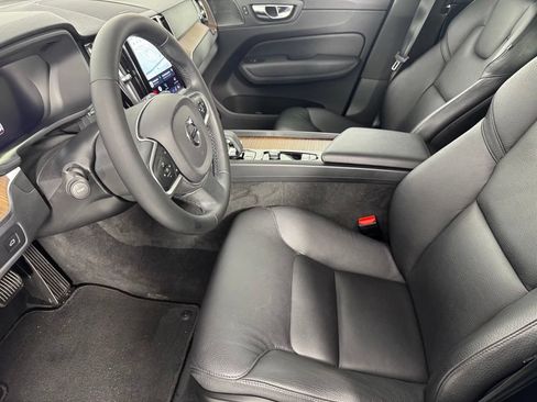 Used 2022 Volvo XC60 B5 Momentum w/ Advanced Package AWD/4WD image 13