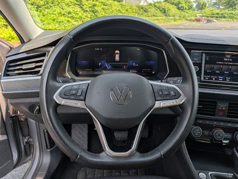 Used 2024 Volkswagen Jetta SE FWD image 22