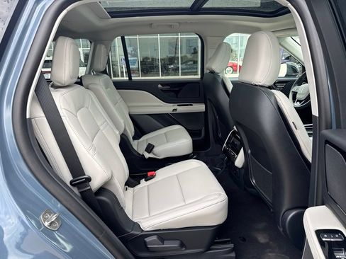 New 2026 Lincoln Aviator AWD image 32