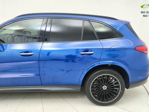 Used 2025 Mercedes-Benz GLC 350e 4MATIC w/ AMG Line image 11