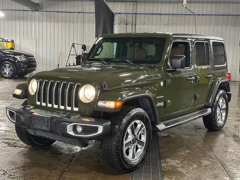 Used 2023 Jeep Wrangler Unlimited Sahara w/ Dual Top Group AWD/4WD image 4