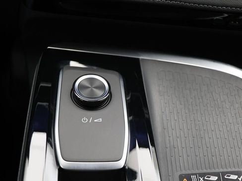 Used 2025 Buick Enclave Preferred image 23