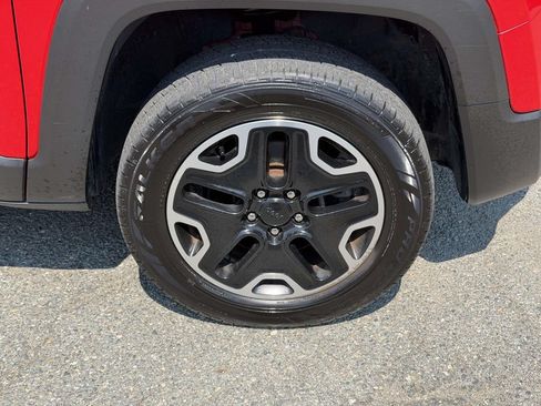 Used 2017 Jeep Renegade Trailhawk AWD/4WD image 7