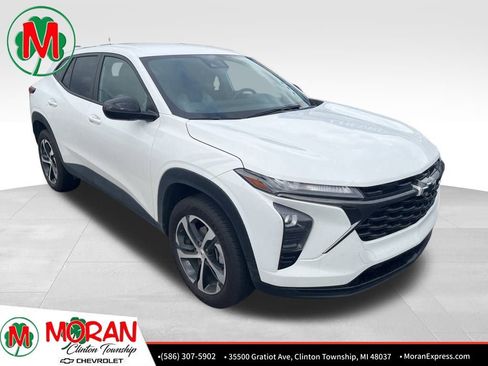 Certified 2024 Chevrolet Trax RS w/ Driver Confidence Package image 1