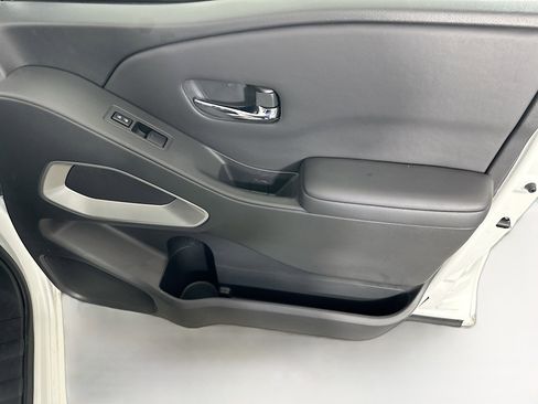 Used 2024 Nissan Frontier SV w/ SV Convenience Package image 29