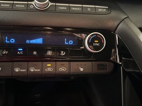 Used 2023 Hyundai Elantra SEL w/ Convenience Package FWD image 21