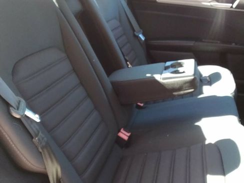 Used 2019 Ford Fusion SE FWD image 9