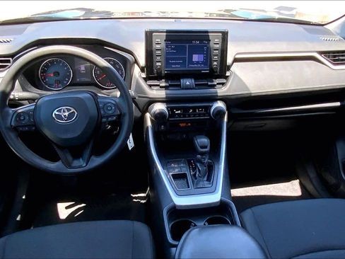 Used 2020 Toyota RAV4 LE FWD image 16