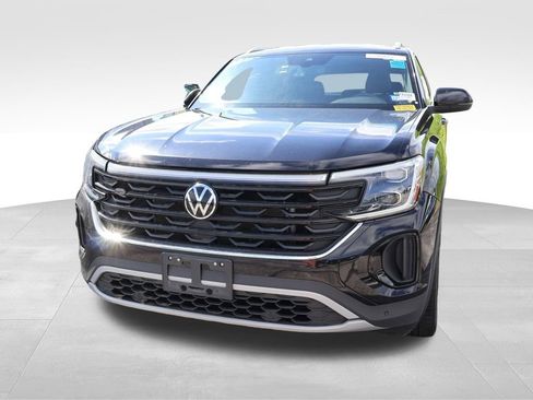 Used 2025 Volkswagen Atlas Cross Sport SE FWD image 4