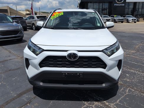 Used 2025 Toyota RAV4 XLE AWD/4WD image 3