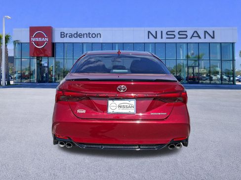Used 2019 Toyota Avalon Touring FWD image 6