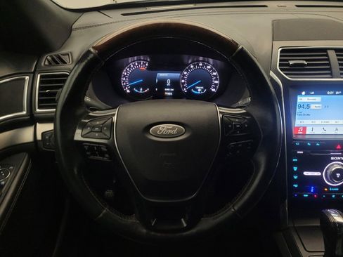 Used 2018 Ford Explorer Platinum AWD/4WD image 22