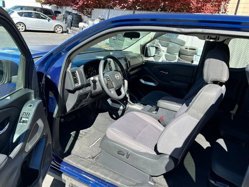 Used 2022 Nissan Frontier SV w/ Graphics Package image 15