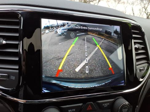 Used 2020 Jeep Grand Cherokee Altitude AWD/4WD image 18