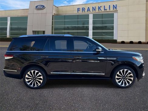 Certified 2024 Lincoln Navigator Reserve image 8