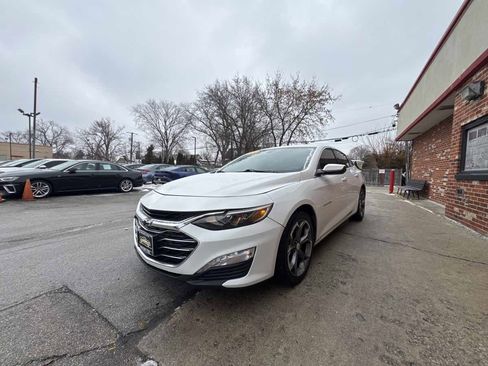 Used 2020 Chevrolet Malibu LT image 2