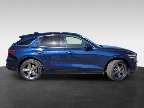 Used 2023 Genesis GV70 2.5T w/ Sport Prestige Package image 3