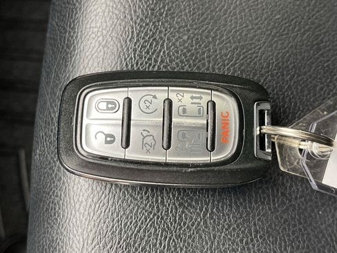 Used 2019 Chrysler Pacifica Touring-L FWD image 26