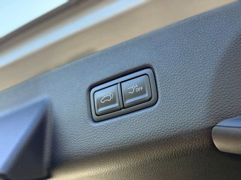 Used 2025 Kia Carnival EX image 29