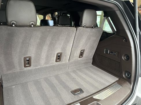 Used 2022 GMC Yukon Denali w/ Denali Ultimate Package AWD/4WD image 5