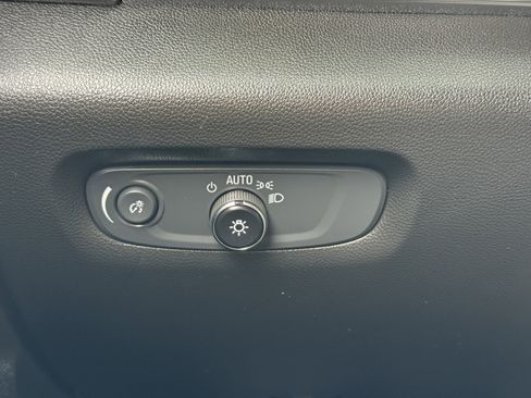 Certified 2023 Chevrolet Traverse LT image 32