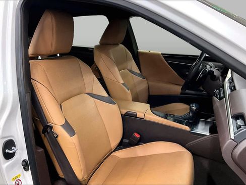 Used 2019 Lexus ES 300h w/ Premium Package FWD image 8