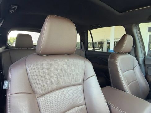 Used 2025 Honda Passport EX-L image 9