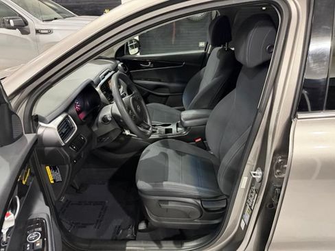 Used 2017 Kia Sorento FWD image 11