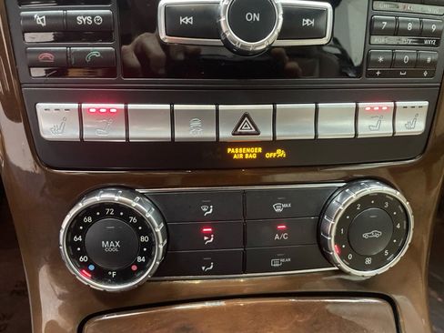 Used 2013 Mercedes-Benz SLK 250 250 image 33