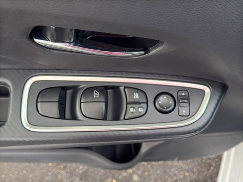 New 2025 Nissan Versa SR image 18