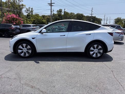 Used 2024 Tesla Model Y Long Range AWD/4WD image 4