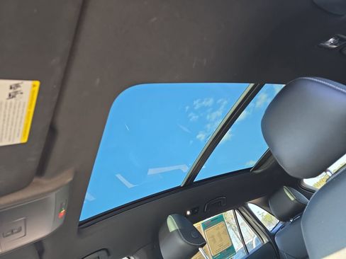 Used 2020 Volkswagen Atlas Cross Sport SEL image 32