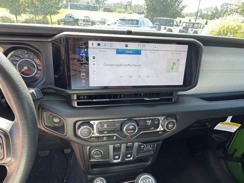 Used 2025 Jeep Wrangler Sport AWD/4WD image 29