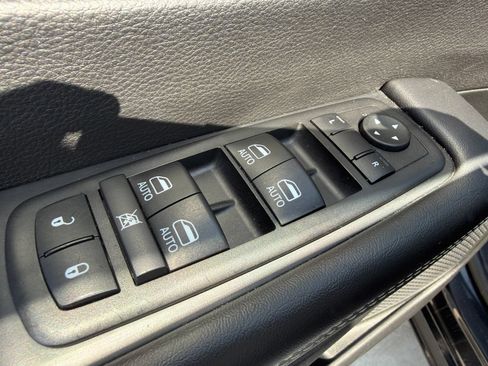 Used 2025 Chrysler Pacifica Select FWD image 20