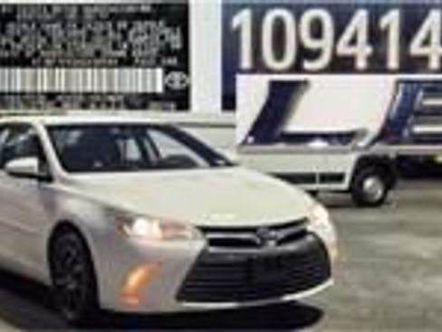 Used 2017 Toyota Camry LE image 1