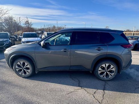 Used 2021 Nissan Rogue SV w/ Premium Package image 2