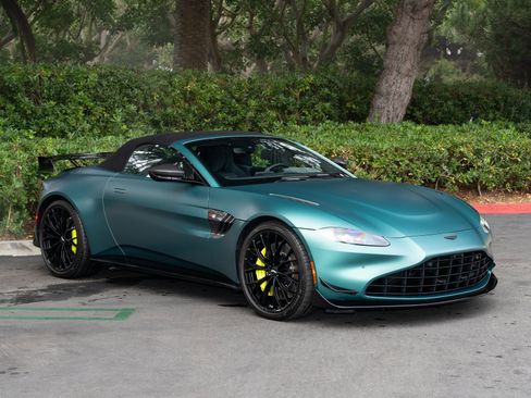 Used 2023 Aston Martin V8 Vantage Roadster image 2