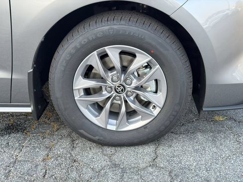 New 2026 Toyota Sienna XLE FWD image 11