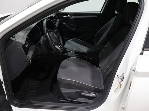 Used 2025 Volkswagen Jetta Sport FWD image 9