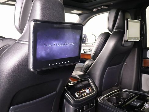 Used 2018 Lincoln Navigator Reserve w/ Technology Package image 9