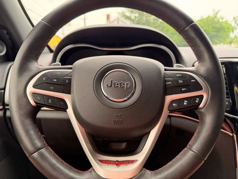 Used 2019 Jeep Grand Cherokee Trailhawk w/ Trailhawk Luxury Group AWD/4WD image 29