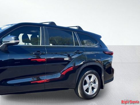Used 2024 Toyota Highlander LE AWD/4WD image 9