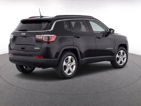 Used 2024 Jeep Compass Latitude AWD/4WD image 8