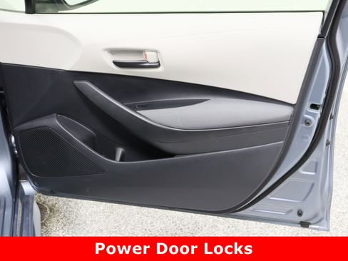 Used 2022 Toyota Corolla LE image 32