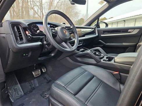 Used 2025 Porsche Cayenne S image 4