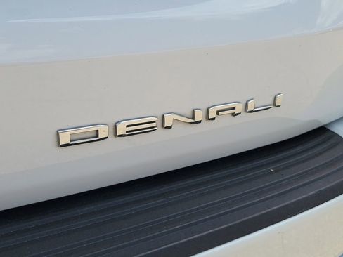 Used 2021 GMC Yukon Denali w/ Denali Ultimate Package AWD/4WD image 8