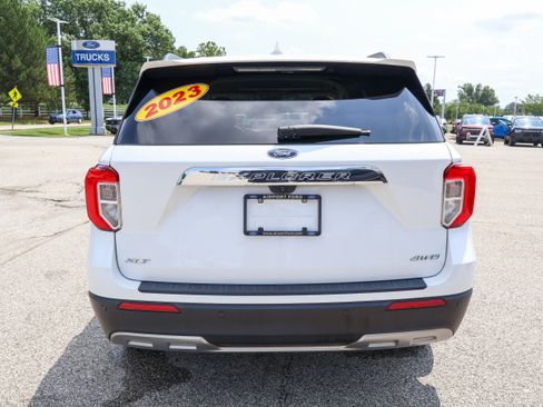 Used 2023 Ford Explorer XLT w/ Equipment Group 202A AWD/4WD image 4