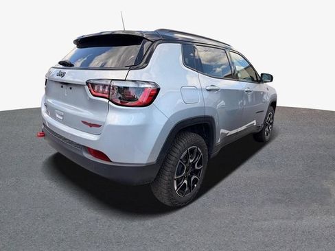 Used 2026 Jeep Compass Trailhawk AWD/4WD image 3