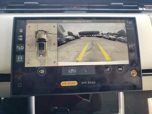 Used 2025 Land Rover Range Rover SE AWD/4WD image 25
