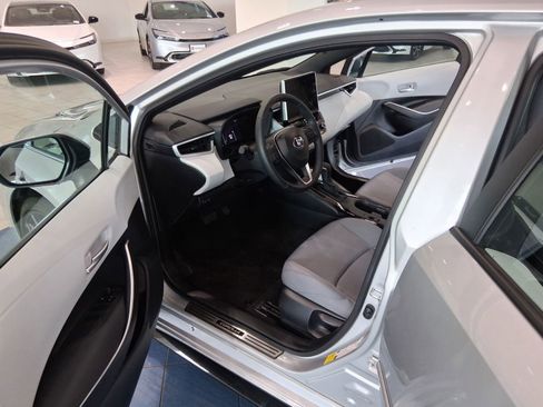 Used 2025 Toyota Corolla SE w/ SE Premium Package image 8